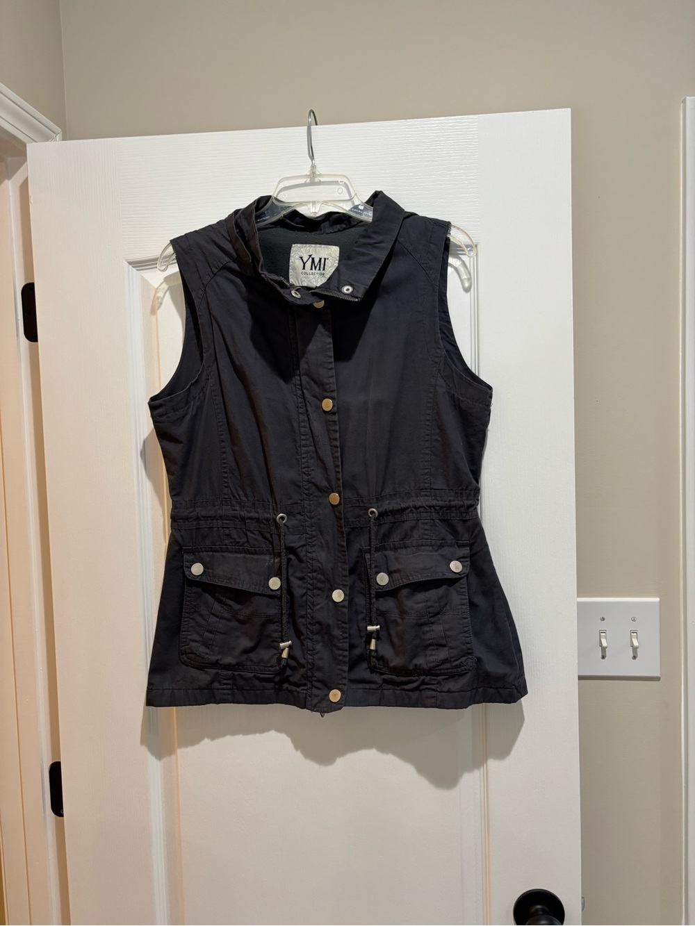 YMI Black Sleeveless Utility Vest with Front Pockets
